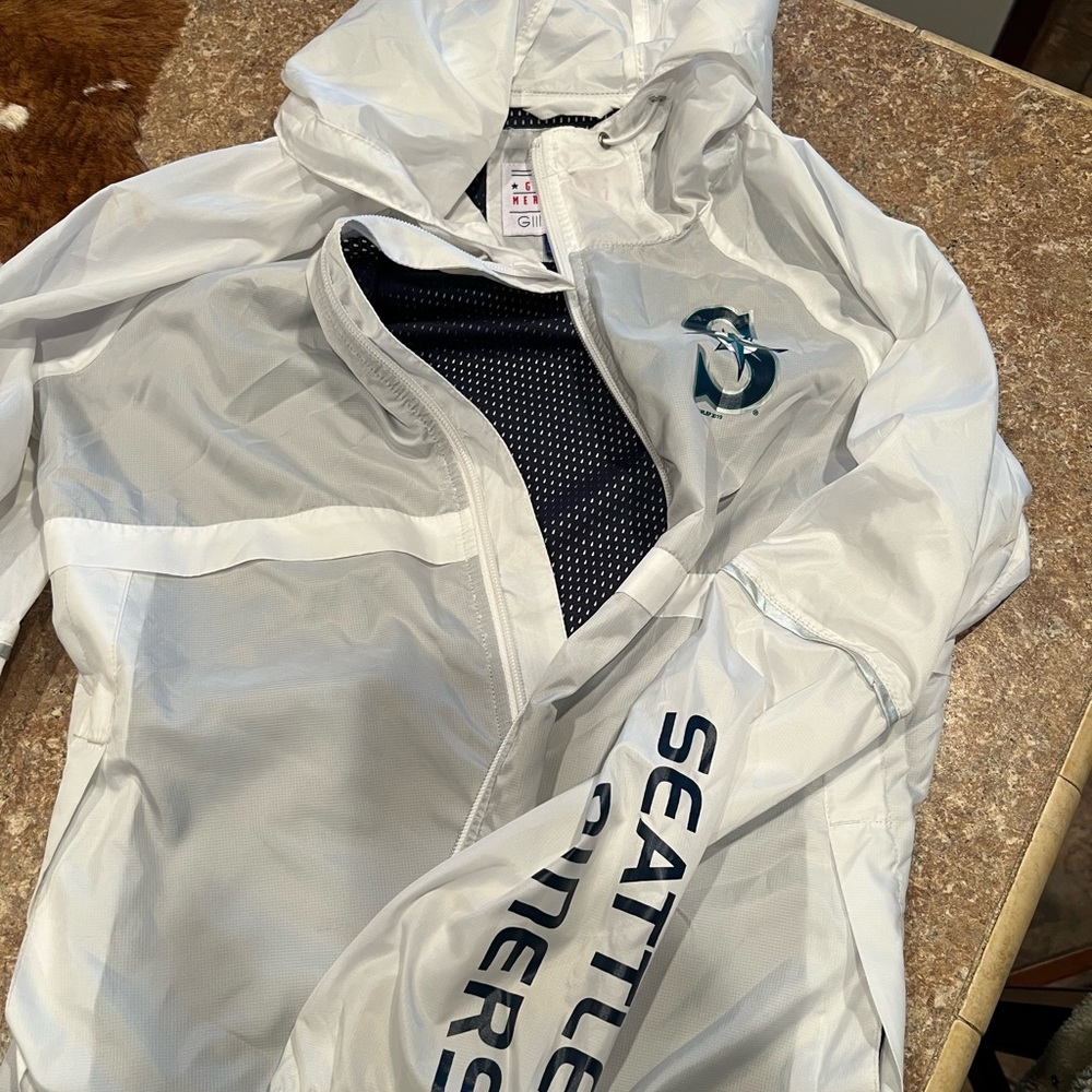 Wind breaker